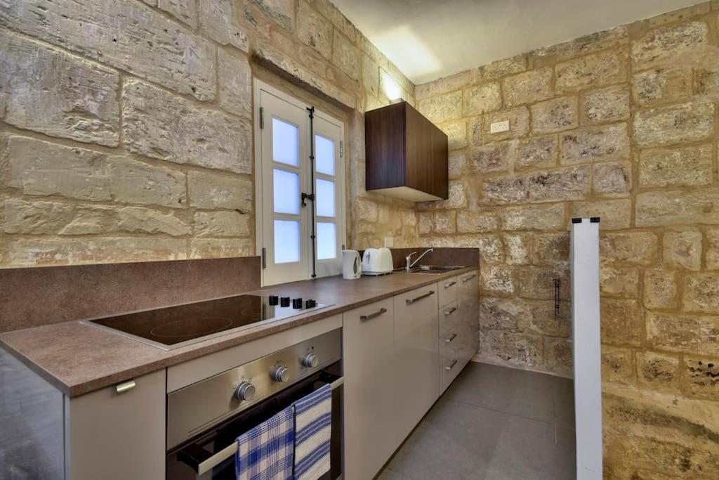 Orangery 101 - Duplex Studio Apartment Валета Екстериор снимка