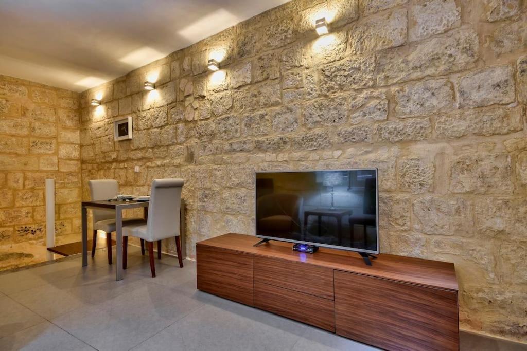 Orangery 101 - Duplex Studio Apartment Валета Екстериор снимка