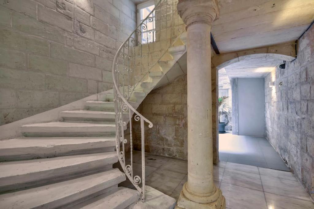 Orangery 101 - Duplex Studio Apartment Валета Екстериор снимка